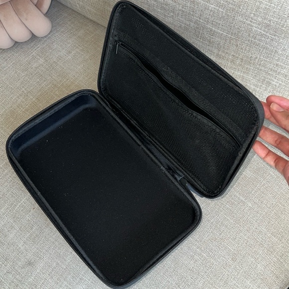 Hard shell camera storage case - Picture 1 of 2